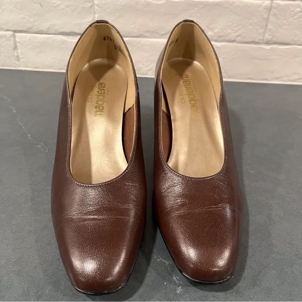 Magdesians sz 8 brown leather pumps
